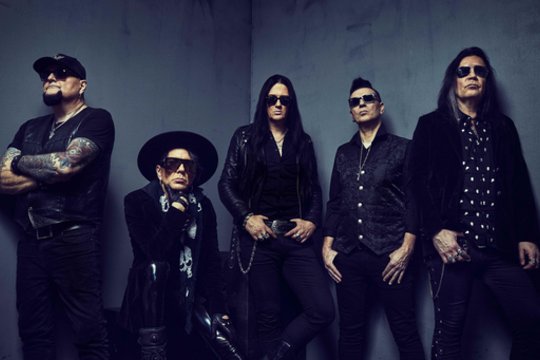 Pavasarį Vilniuje koncertuos suomių roko „vampyrai“ – grupė „The 69 Eyes“
