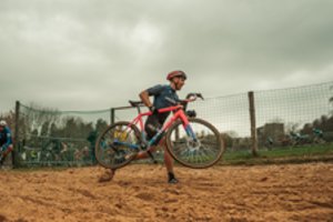 Su dviračiu rankose: paaiškėjo unikalios rungties Lietuvos čempionai