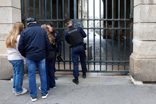 Prancūzijos policija po aukso laboratorijos apiplėšimo atgavo 32 mln. dolerių vertės tauriuosius metalus