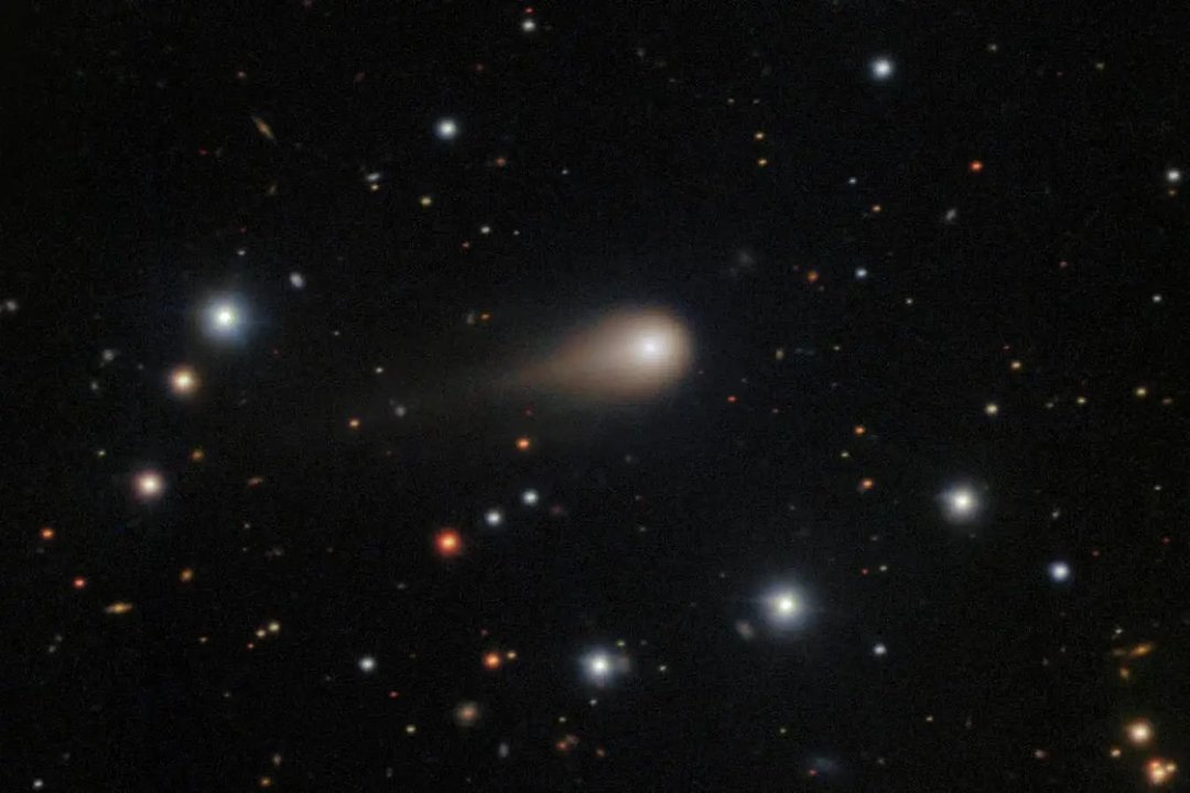 Tarpžvaigždinė kometa elgiasi ne taip, kaip tikėtasi