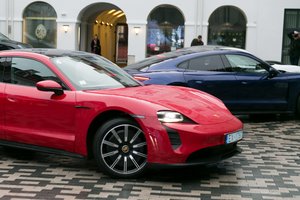 Nori apmokestinti prabangius automobilius: daliai tai paplonintų piniginę