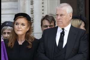 Karališkasis istorikas: per 4 dienas į prabangų Tailando viešbutį princas Andrew buvo atsivedęs net 40 prostitučių