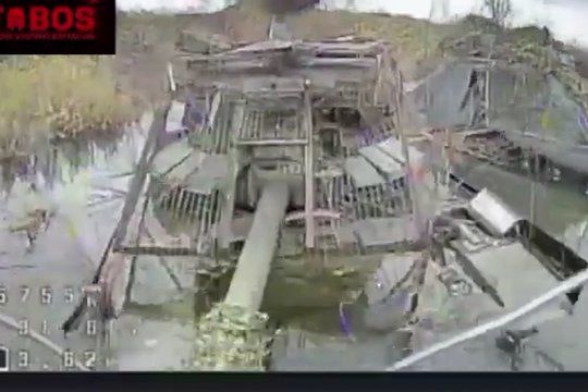 Visiškas fiasko: ant minų užvažiavo ir upėje paskendo penkios rusų karo mašinos