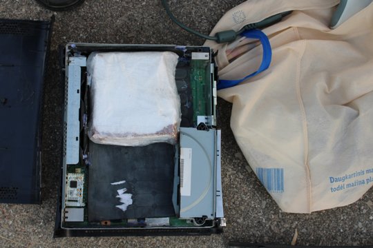 Keturi šiauliečiai, iš kontrabandininko pavogę didelį kiekį kokaino, keliauja aiškintis į teismą