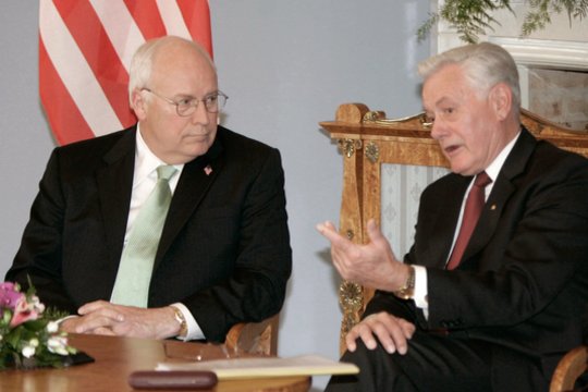 Mirė JAV politikos gigantas Dickas Cheney: garsėjo savo humoro jausmu