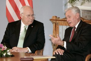 Mirė JAV politikos gigantas Dickas Cheney: garsėjo savo humoro jausmu