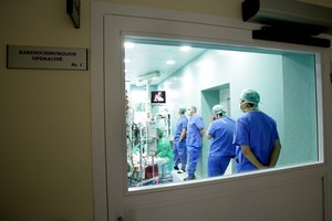 Su nerimu stebi, kas vyksta Santaros klinikose: vienas po kito darbą palieka žymūs gydytojai