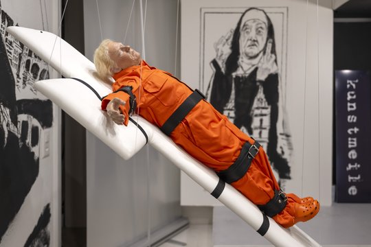 Šveicarijoje eksponuojama nukryžiuoto D. Trumpo skulptūra