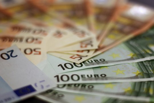 Mažeikiuose esančiame bankomate rastas netikras 50 eurų banknotas