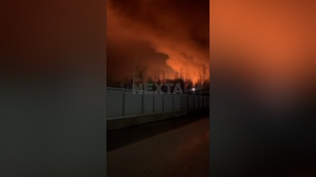 Rusijoje – dangų raudonai nušviečiantys sprogimai: aidėjo raketų ir dronų smūgiai