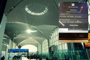 Turkijos oro uostai muša išprotėjimo dugną: už 0,2 l buteliuką vandens – 10 eurų