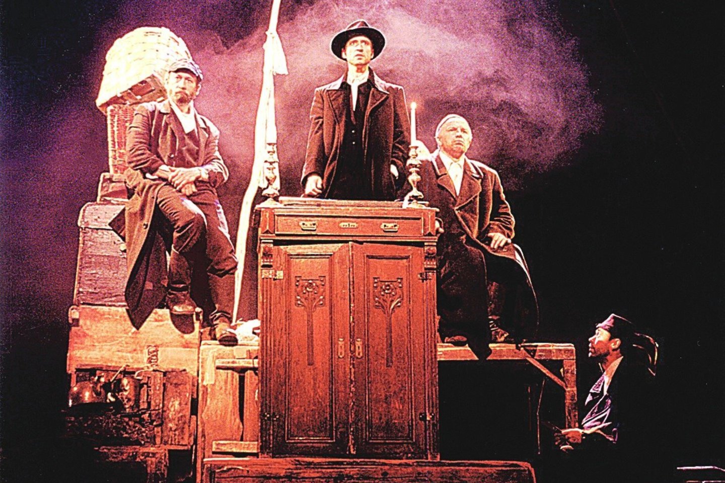 Spektaklyje „Nusišypsok mums, Viešpatie“ vaidino (iš dešinės) V.Šapranauskas, S.Račkys, A.Žebrauskas, V.Grigolis.<br>D.Matvejevo nuotr.