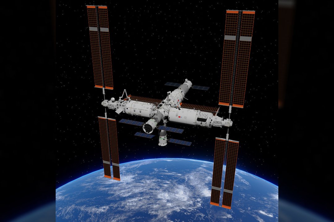 Kinija atidėjo trijų taikonautų sugrįžimą, nes jų erdvėlaivį tikriausiai apgadino kosminė šiukšlė