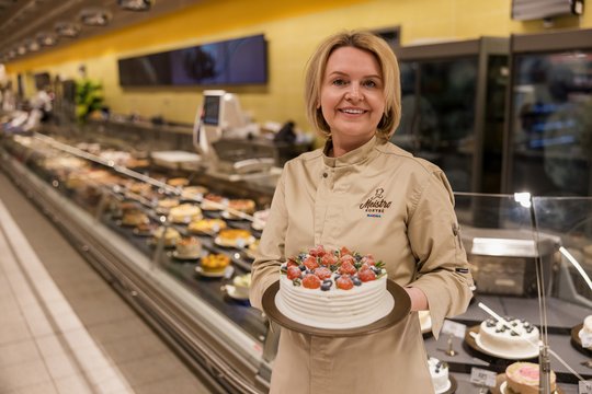 Nuo konditerijos cecho iki mūsų stalo: kaip gimsta populiariausias „Maxima“ tortas Lietuvoje?