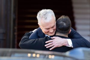 G. Nausėda telefonu kalbėjosi su Ukrainos prezidentu V. Zelenskiu