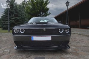 Išskirtinė galimybė pasimėgauti „amerikietiškais raumenimis“: Dodge Challenger 392 Scat Pack