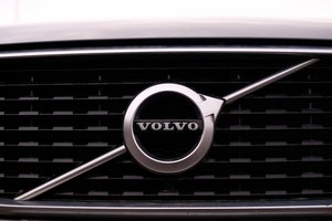 Šiauliuose pavogtas automobilis „Volvo V70“ – vairuotojas jį paliko su rakteliais ir dviem nepažįstamais keleiviais