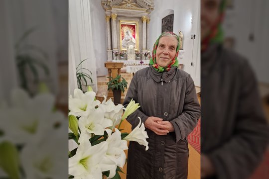 88-erių alytiškė Marytė visą gyvenimą vykdo svarbią misiją: iš klebono sulaukė ypatingo sveikinimo