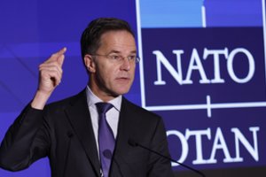 NATO generalinis sekretorius ragina ginklų pramonę nebijoti rizikuoti