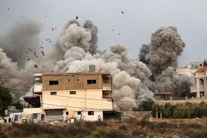 Izraelio kariuomenė pranešė pradėjusi smūgiuoti į „Hezbollah“ pozicijas Pietų Libane