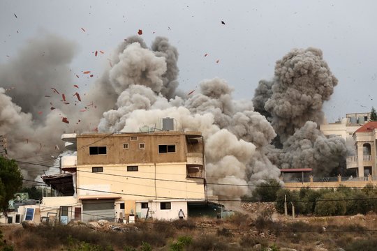 Izraelio kariuomenė pranešė pradėjusi smūgiuoti į „Hezbollah“ pozicijas Pietų Libane