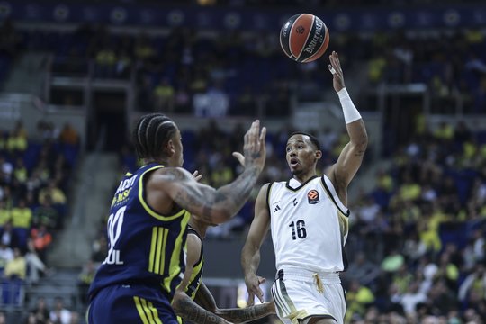 Šaras su „Fenerbahce“ gali ramiau atsipūsti – po dviejų pralaimėjimų iš eilės prispaudė autsaiderį ASVEL