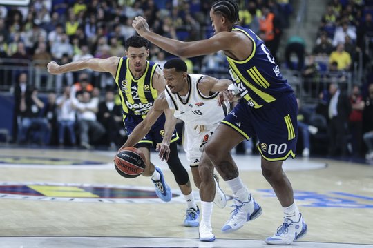 Šaras su „Fenerbahce“ gali ramiau atsipūsti – po dviejų pralaimėjimų iš eilės prispaudė autsaiderį ASVEL