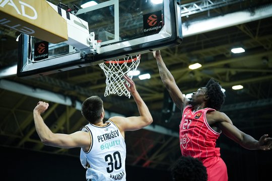 Eurolygos naujokų mūšį laimėjo „Hapoel“ ir vėl užsiropštė į turnyro olimpą