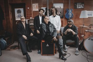 Premjera: grupės „Twin Dive“ lietuviško rokenrolo ir tautinių šokių daina „ievelė“