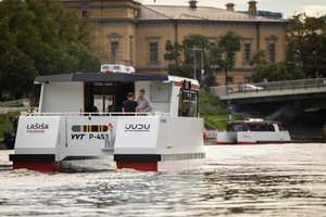 Du laivai išplaukė žiemoti, trečias – atvyko į Vilnių: Neryje prasidėjo testavimo darbai