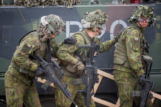 Svarbus žingsnis stiprinant gynybą: Europos investicijų bankas Lietuvai skiria 300 mln. eurų