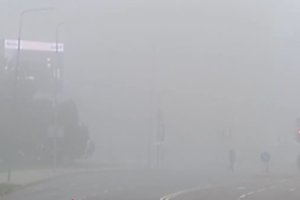 Klaipėdoje – vaizdas lyg iš fantastinio filmo: miestas skendo rūke