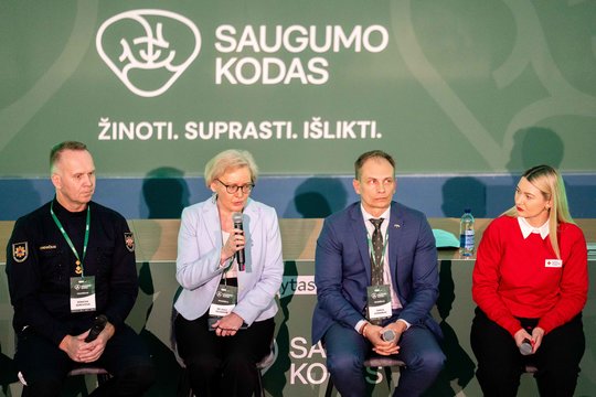 Pabrėžia – pasirengę turime būti ne tik karo grėsmėms: atsakė, kur išsiskiriame