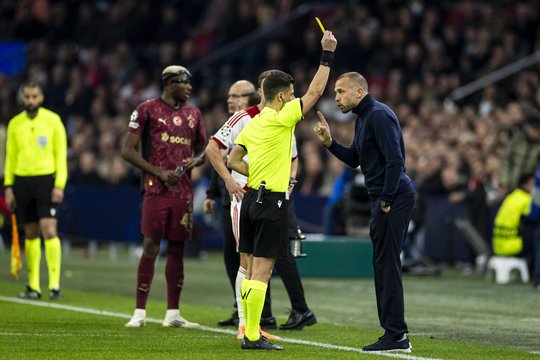 Didžiulis lažybų skandalas Turkijos sporte: sulaikyta 17 futbolo teisėjų, šimtai įtariamųjų