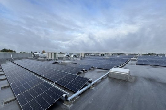 On the roof of Urban HUB Vilnius – a solar power plant covering more than 3,000 m²