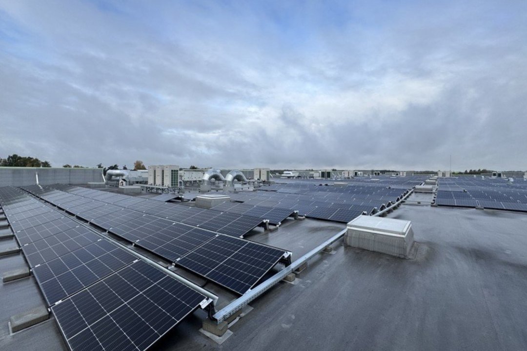 On the roof of Urban HUB Vilnius – a solar power plant covering more than 3,000 m²