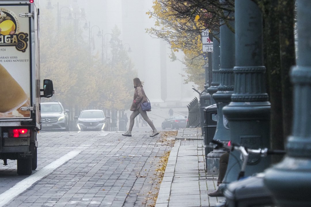Vairuotojams – sinoptikų įspėjimas: šalį apgaubs rūkas