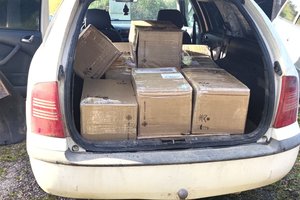 Kontrabandininkai spruko bėgte, palikę nelegalių cigarečių prikimštą automobilį