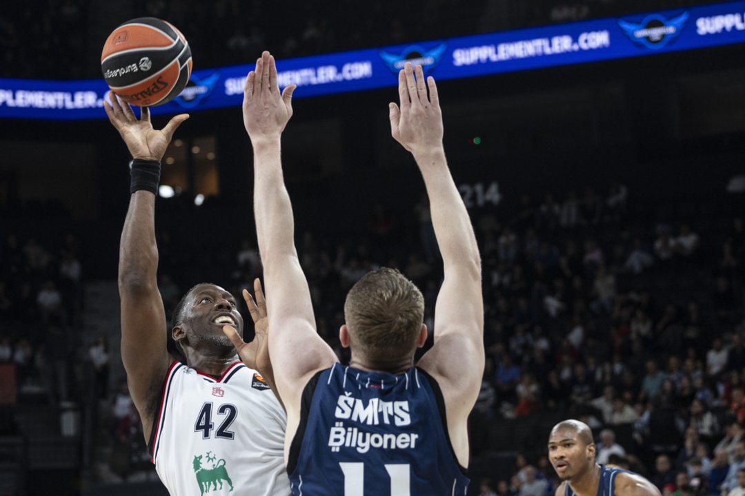 Išprotėjusiame dviejų pratęsimų trileryje „Olimpia“ Stambule palaužė „Anadolu Efes“