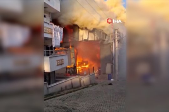 Baisi nelaimė Turkijoje: kilus gaisrui kvepalų sandėlyje žuvo šeši žmonės