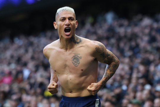 „Premier“ lygoje – dvi nuostabios lygiosios ir triuškinama „Chelsea“ pergalė