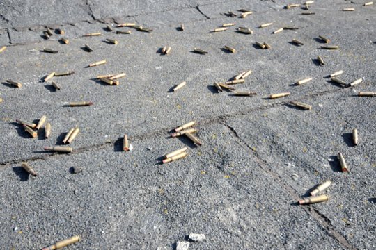 Namo palėpėje Tauragės rajone aptiktas senas ginklas ir krūva šovinių