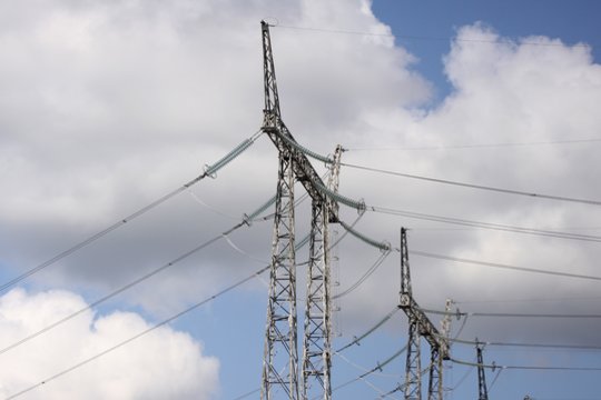 Vyriausybė pritarė mažinti administracinę naštą energetikos sektoriaus dalyviams