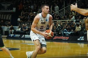 T. Dimša pranoko ir M. Kuzminską, ir L. Lekavičių, o PAOK laimėjo paskutinės sekundės metimu