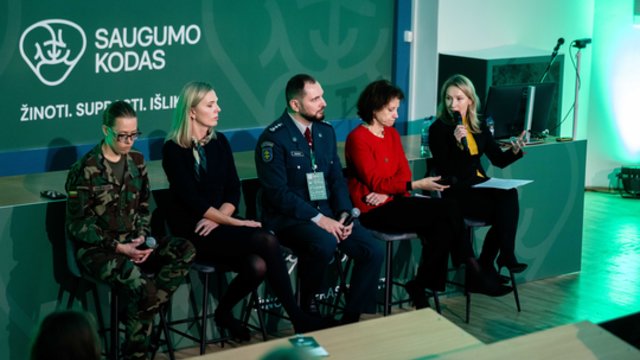 Ragina nenuvertinti moterų ir neigia stereotipus: problema viena