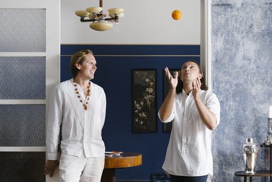 Kaimelio dvare rastos senų laikraščių skiautės įkvėpė naujai išleisti garsų XIX amžiaus romaną „Prie Nemuno“ 