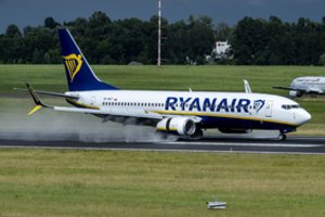 Nuo šiandien – naujos taisyklės skrendant „Ryanair“: kas keičiasi?