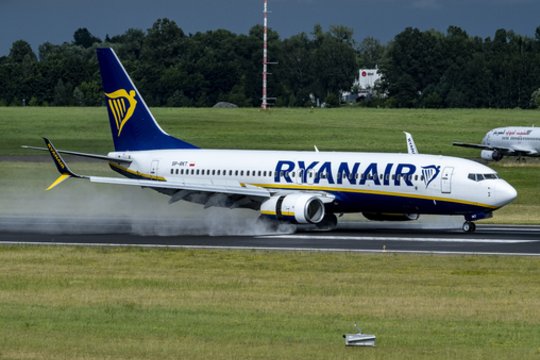 Nuo šiandien – naujos taisyklės skrendant „Ryanair“: kas keičiasi?