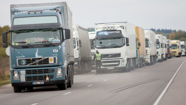Sprendimas dėl Baltarusijoje įstrigusių vilkikų lieka neaiškus: vėl prašys atidaryti evakuacinius koridorius