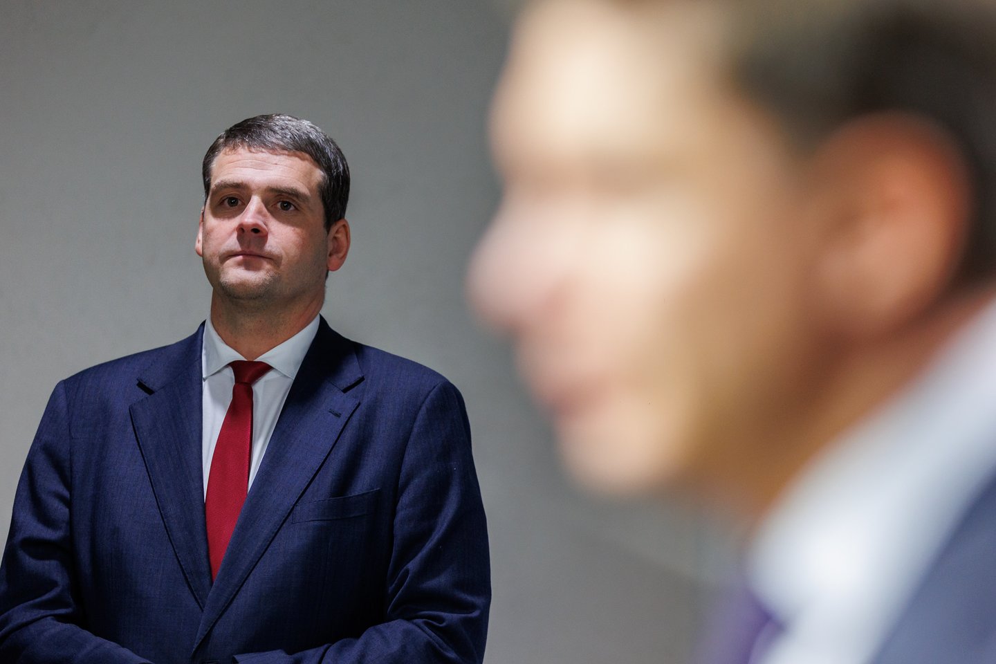 „Aš nenoriu dirbti R.Žemaitaičio atstovu spaudai“, – sako Lietuvos socialdemokratų partijos (LSDP) pirmininkas Mindaugas Sinkevičius, leisdamas suprasti, kad į „aušriečių“ lyderio pasisakymus ir elgesį visiems reikėtų mažiau kreipti dėmesį.<br> T.Bauro nuotr.